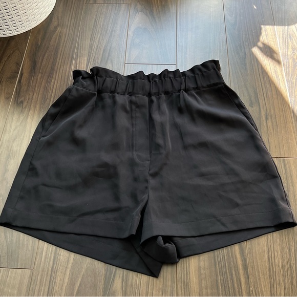 Aritzia Babaton Bello Short - Black - Size L - Picture 2 of 8
